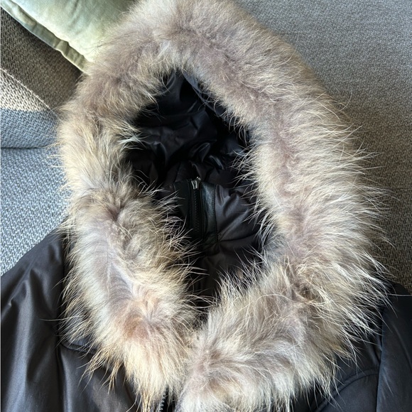 Black winter jacket with leather trim and real fur - Picture 4 of 6